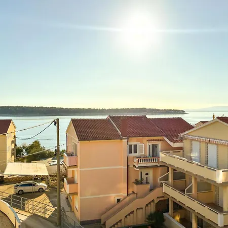 Beautiful In Rab With Wifi דירה *